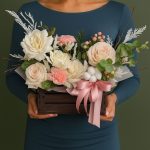 Цветы в деревянных ящиках